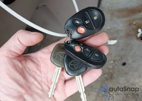 2007 Toyota Sienna Le z USA, uszkodzony, nr VIN 5TDZK23C97S046985